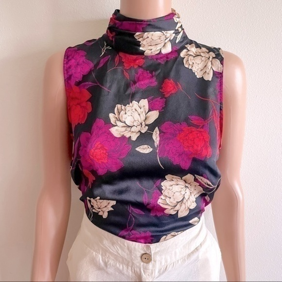 Vince Camuto Floral Top - Picture 5 of 11